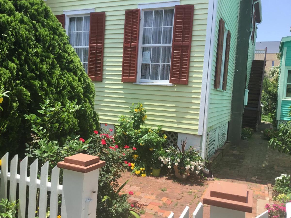 Studio Apartment At Historical House Galveston Esterno foto